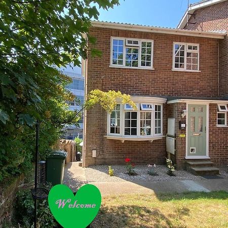 Redhill Town Centre 3 Bed House Near Gatwick Airport, Easy Commute To London Lägenhet Exteriör bild