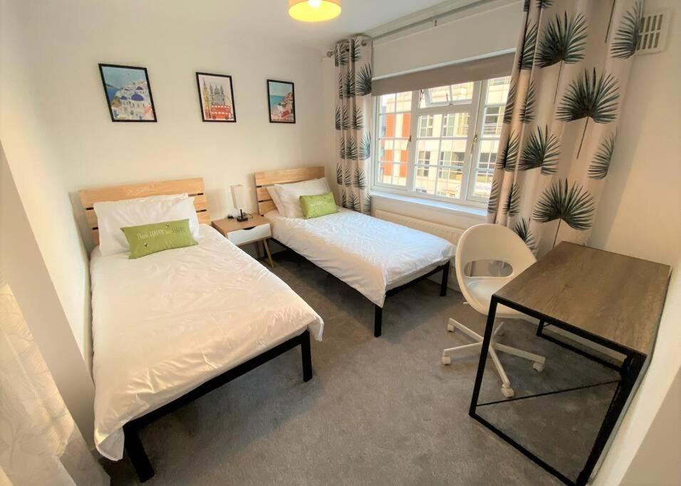 Redhill Town Centre 3 Bed House Near Gatwick Airport, Easy Commute To London Lägenhet Exteriör bild