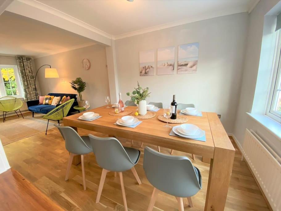 Redhill Town Centre 3 Bed House Near Gatwick Airport, Easy Commute To London Lägenhet Exteriör bild