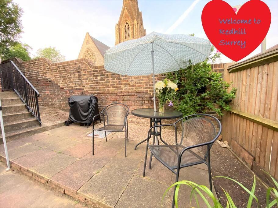 Redhill Town Centre 3 Bed House Near Gatwick Airport, Easy Commute To London Lägenhet Exteriör bild