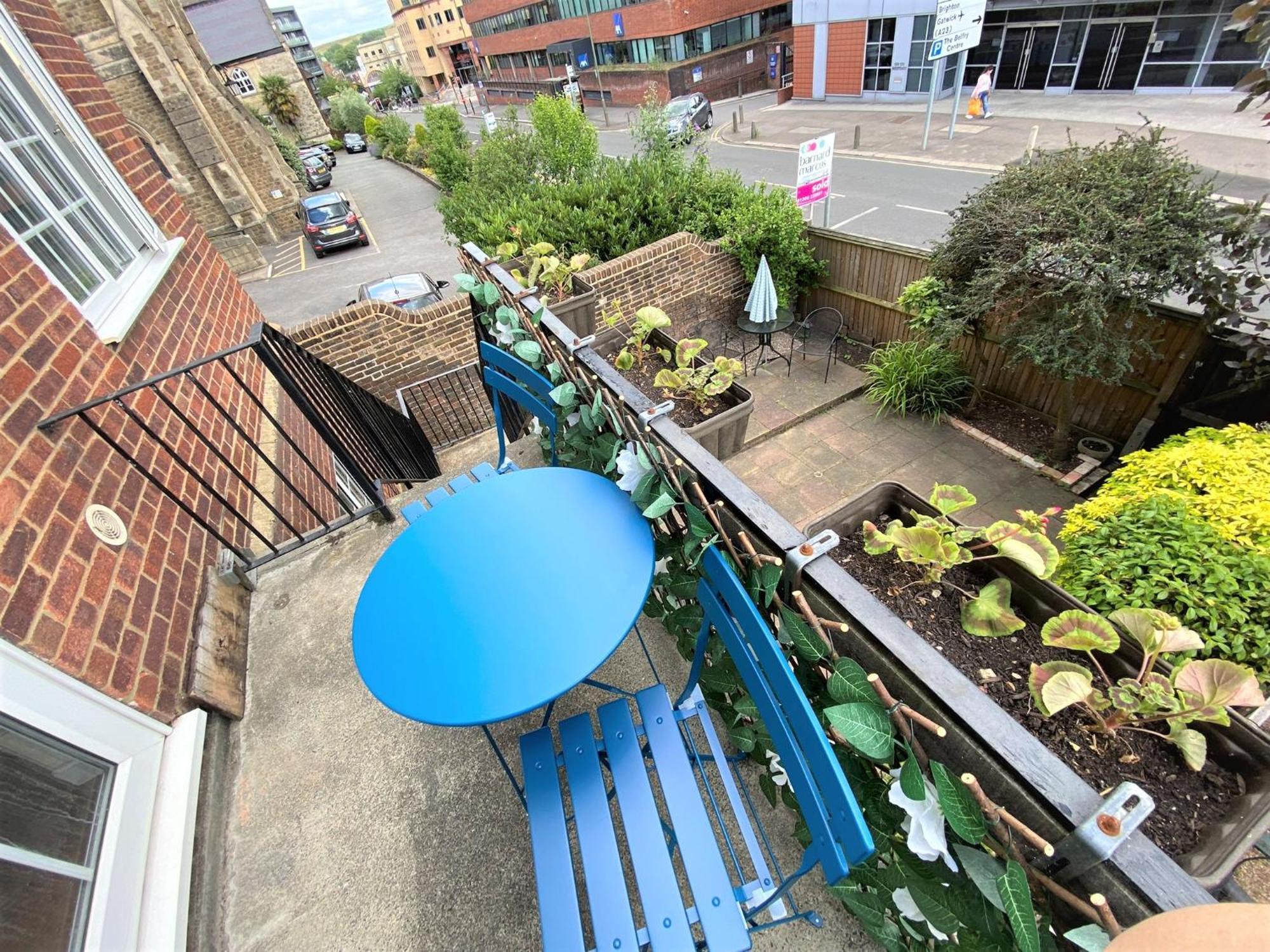 Redhill Town Centre 3 Bed House Near Gatwick Airport, Easy Commute To London Lägenhet Exteriör bild